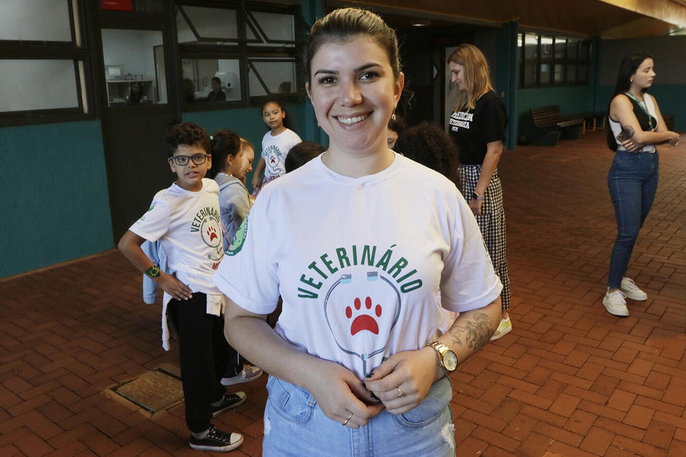 A formatura das turmas de Veterinários Mirins ficou mais dinâmica com atividades interativas em laboratórios e com animais da Clínica Veterinária da PUC-PR (Clivet)