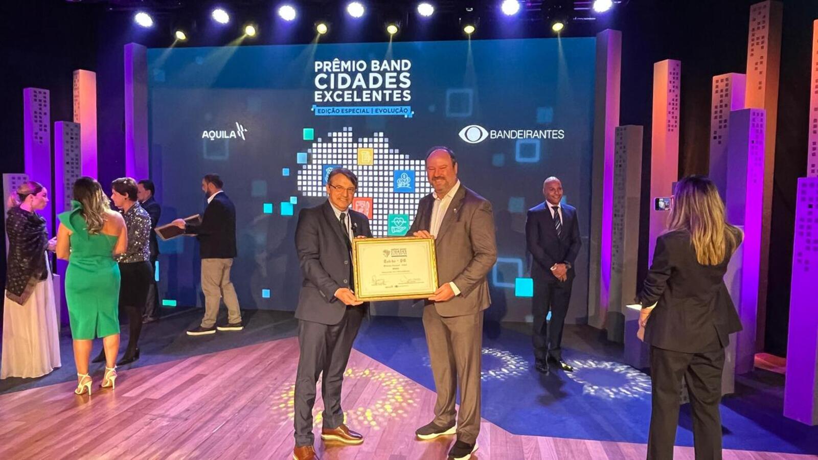 Município foi finalista na categoria “100 a 500 mil habitantes” do Band Cidades Excelentes 2024,  premiação entregue na noite desta segunda-feira (1º), em Brasília
