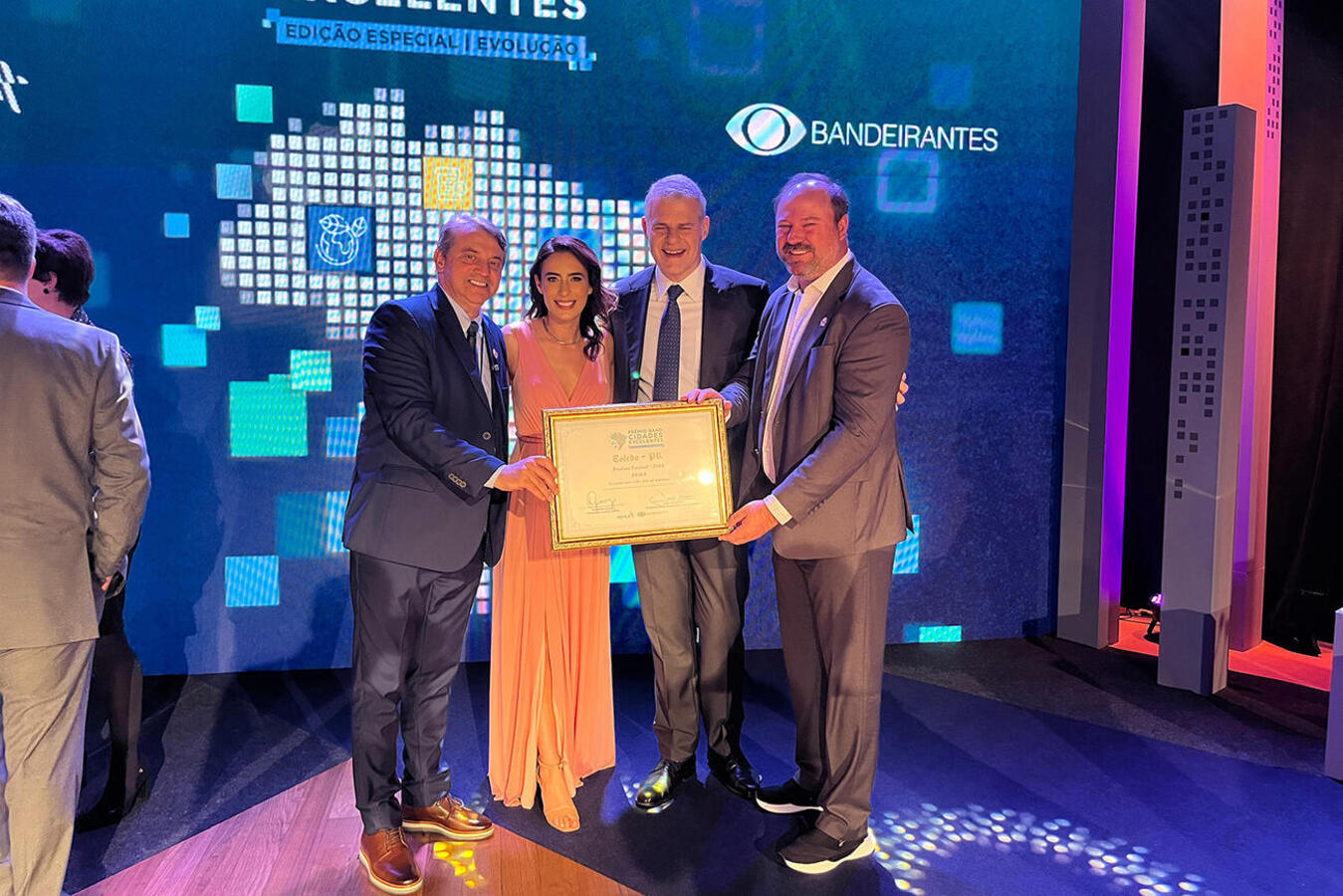 Município foi finalista na categoria “100 a 500 mil habitantes” do Band Cidades Excelentes 2024,  premiação entregue na noite desta segunda-feira (1º), em Brasília