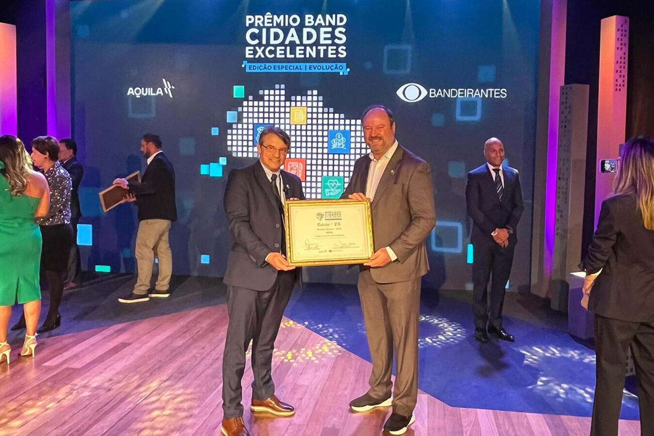 Município foi finalista na categoria “100 a 500 mil habitantes” do Band Cidades Excelentes 2024,  premiação entregue na noite desta segunda-feira (1º), em Brasília