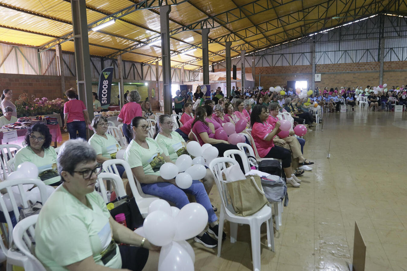 Mulheres de dezenas de comunidades do interior do município animaram a Linha Bangú com diversas atividades, interações e muitas brincadeiras