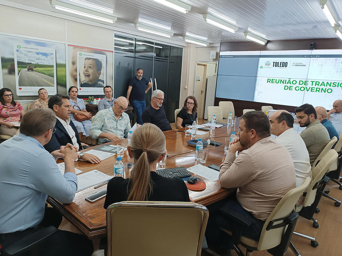 No primeiro dia os técnicos da Smed apresentaram dados relacionados ao transporte escolar, estrutura, calendário, kit de materiais e materiais didáticos