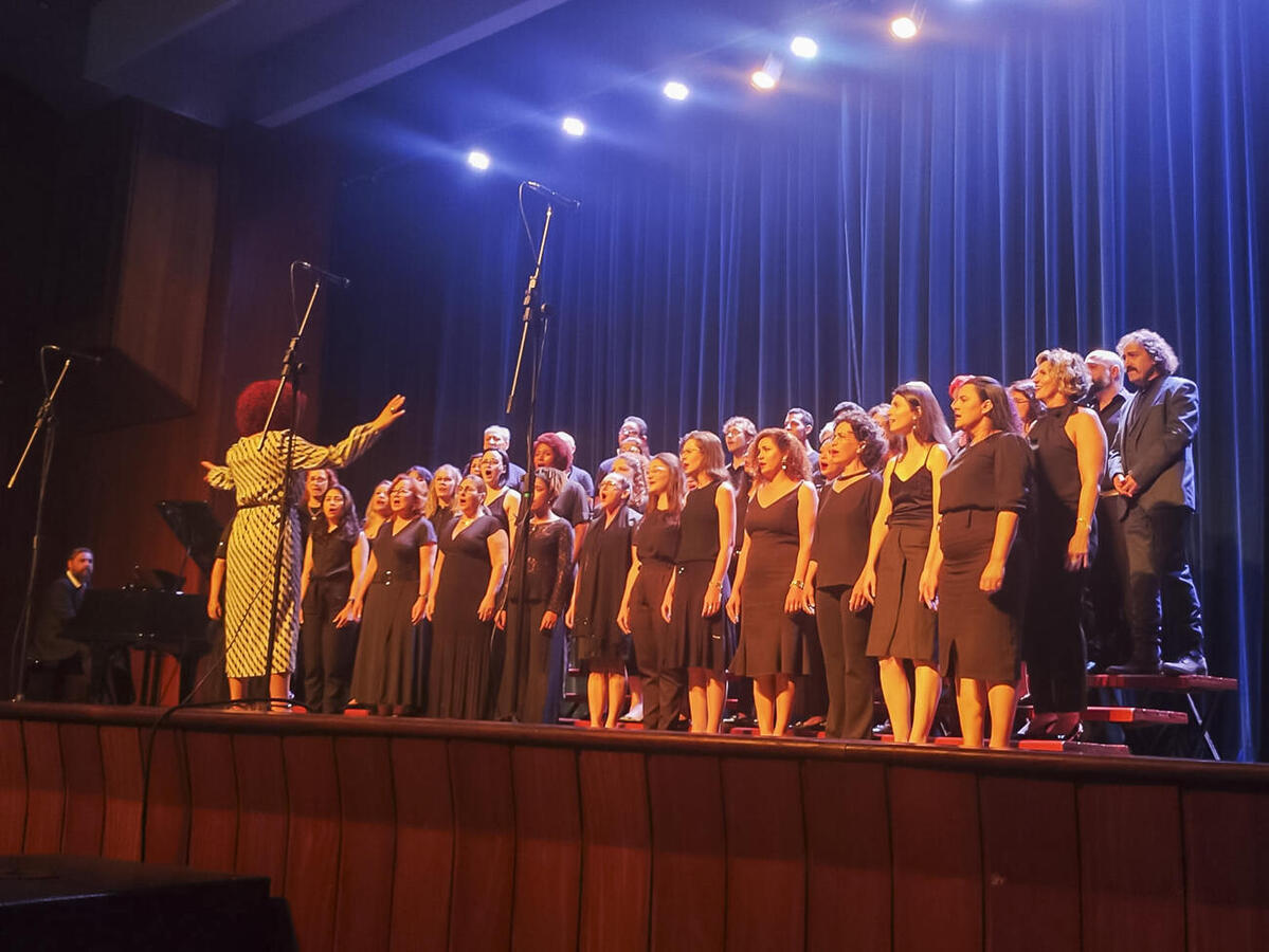 Público que foi ao Teatro Municipal de Toledo pôde acompanhar, na noite deste domingo (3), belo espetáculo protagonizado por 10 grupos vocais de Toledo e região