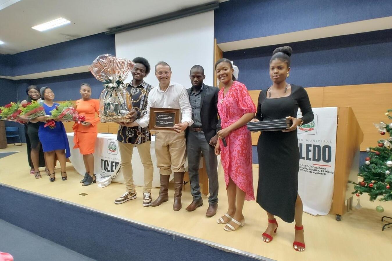 Evento na manhã de sábado (7), no Auditório Acary Oliveira, encerrou capacitações em língua portuguesa para não brasileiros e de crioulo haitiano para servidores