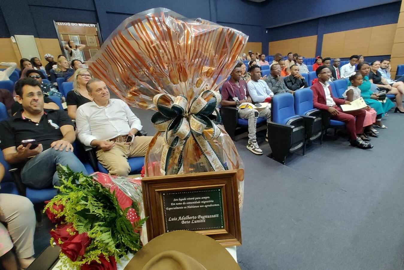 Evento na manhã de sábado (7), no Auditório Acary Oliveira, encerrou capacitações em língua portuguesa para não brasileiros e de crioulo haitiano para servidores
