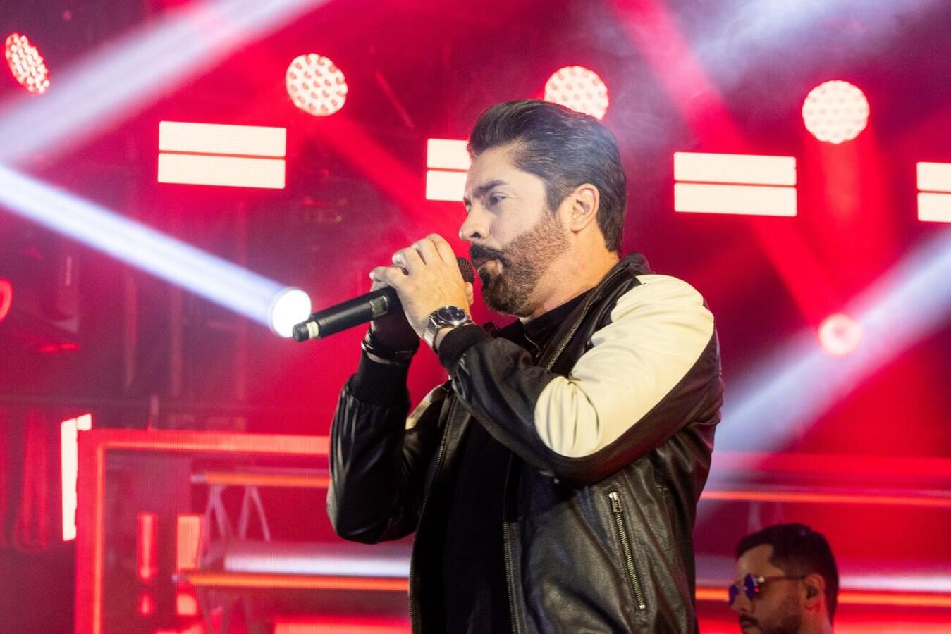 Grande público prestigiou apresentação na noite desta quinta (12) no Parque dos Pioneiros; programação de aniversário prossegue até domingo com várias atrações