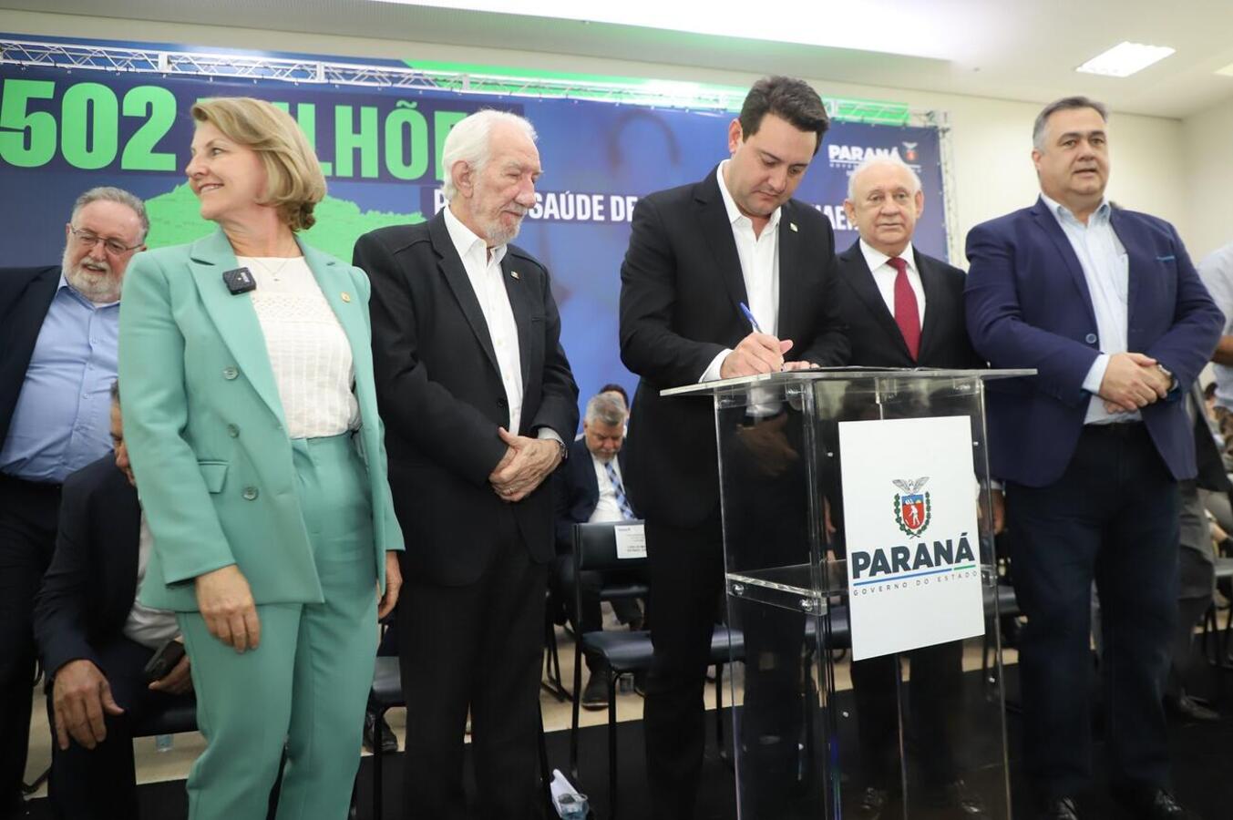 Prefeito Beto Lunitti participou, na tarde desta terça-feira (10), no Palácio Iguaçu, de evento em que ações voltadas à regionalização do serviço foram anunciadas