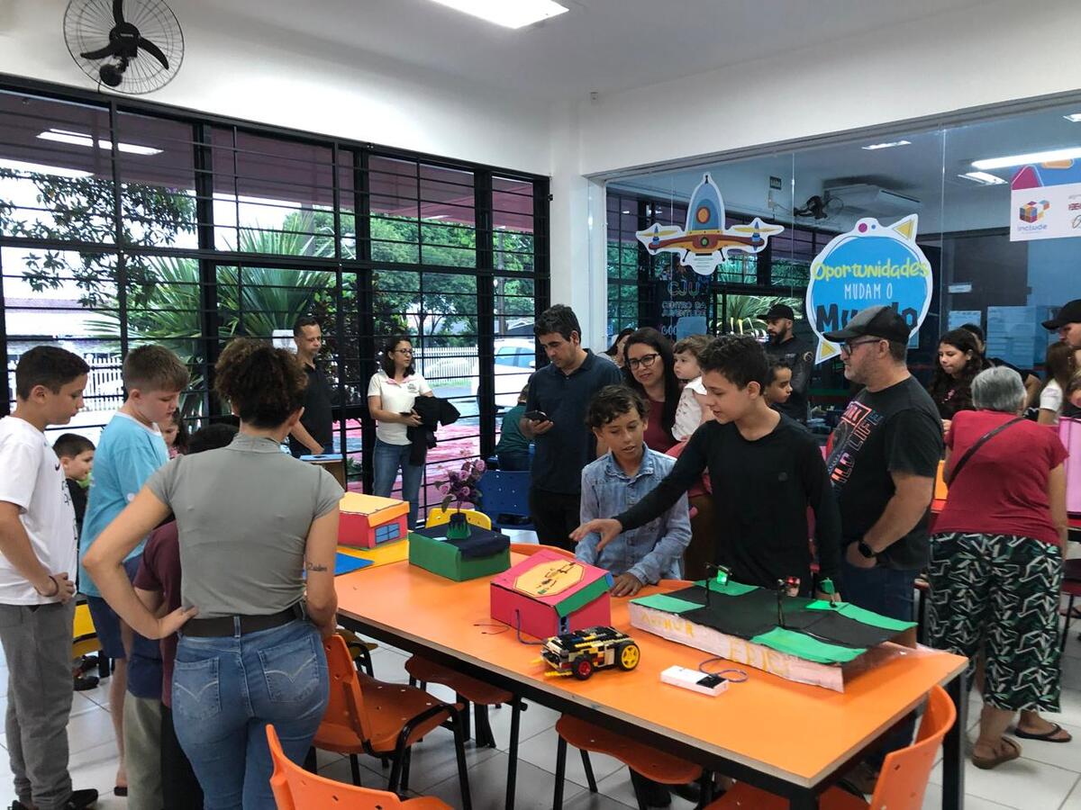 O Include Day marca a conclusão dos cursos de robótica, programação e cultura maker oferecidos para jovens entre 8 e 16 anos ao longo de 2024