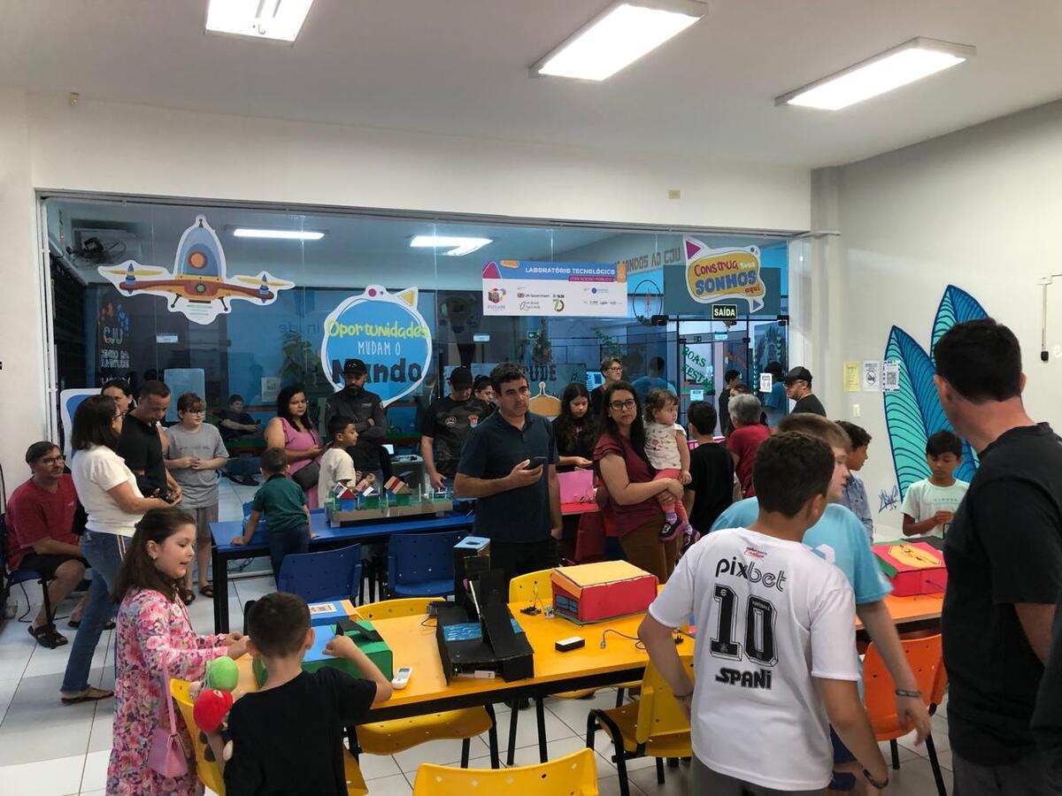 O Include Day marca a conclusão dos cursos de robótica, programação e cultura maker oferecidos para jovens entre 8 e 16 anos ao longo de 2024