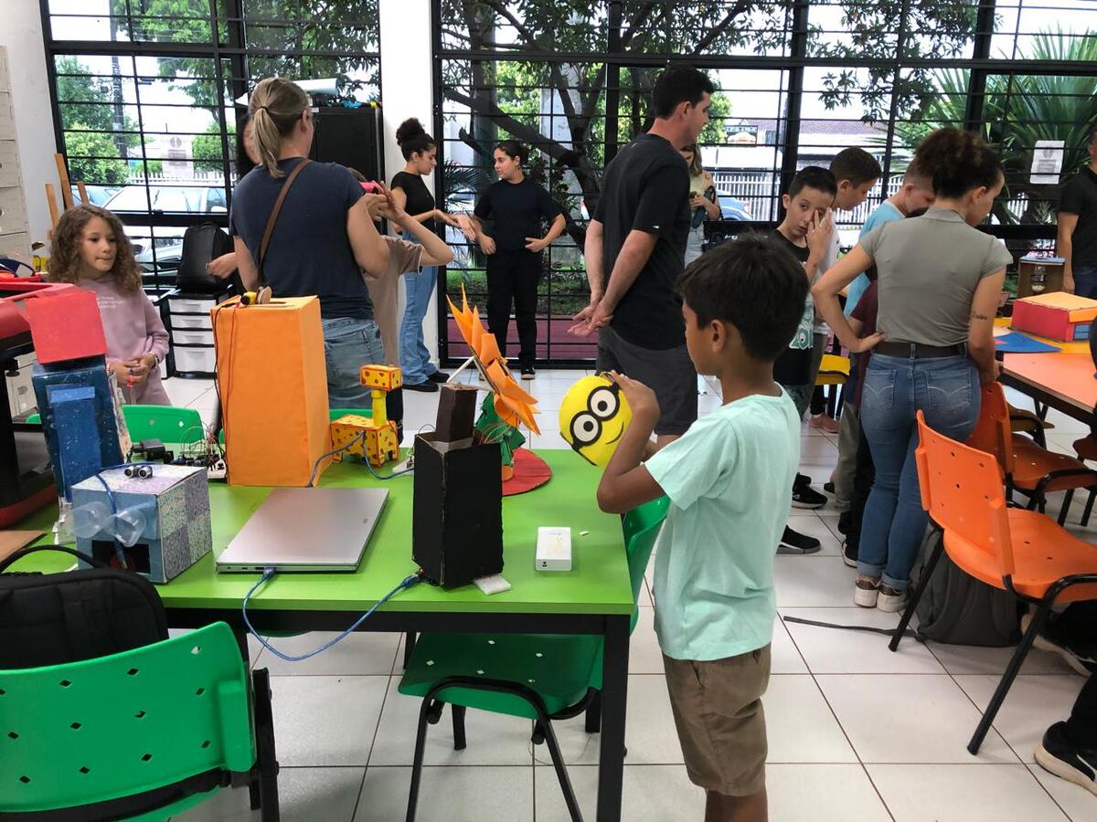 O Include Day marca a conclusão dos cursos de robótica, programação e cultura maker oferecidos para jovens entre 8 e 16 anos ao longo de 2024