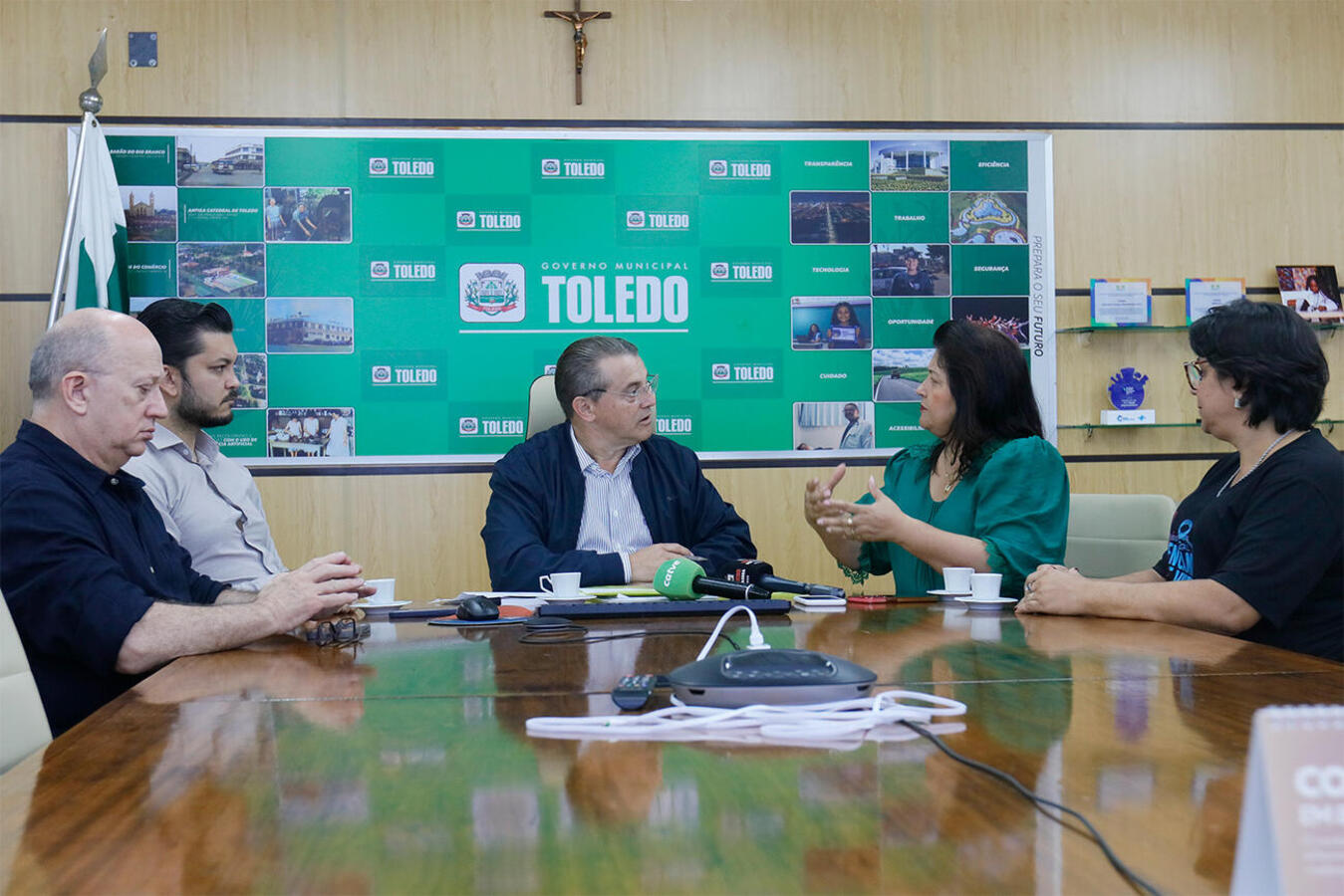 Ato na manhã desta sexta (20), na Sala de Reuniões do Gabinete do Prefeito, eleva projetos da vereadora Olinda Fiorentin à condição de política pública municipal