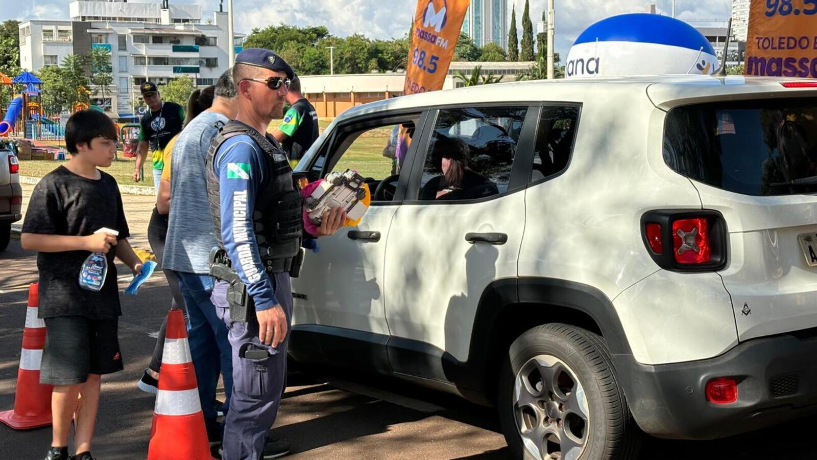Secretaria de Segurança e Mobilidade Urbana,por meio da Guarda Municipal, realizou uma blitz educativa sobre a campanha “Eu Paro Para Pedestres”