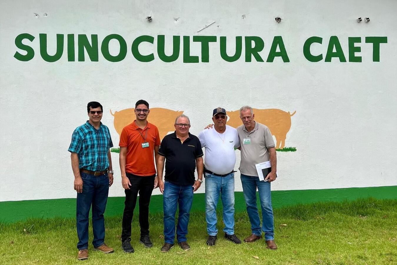 Com a presença de representantes da Deseco, diretoria da Assuinoeste apresentou o projeto, um sonho antigo da entidade, aos membros da instituição de ensino