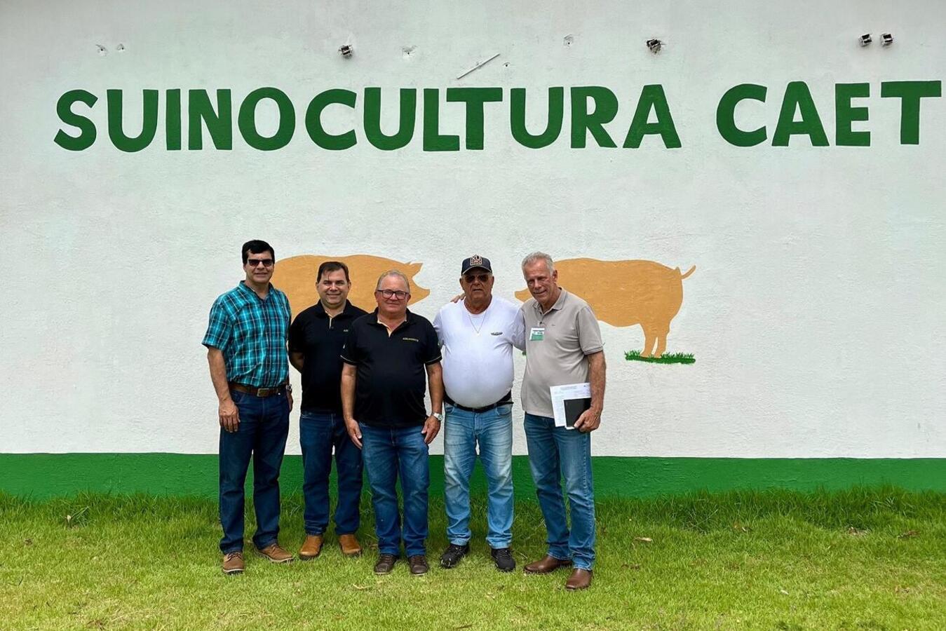 Com a presença de representantes da Deseco, diretoria da Assuinoeste apresentou o projeto, um sonho antigo da entidade, aos membros da instituição de ensino