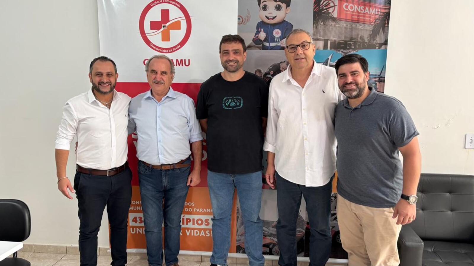O prefeito Mario Costenaro e o secretário de Saúde Nilton Perlin se reuniram com o presidente do Consamu e prefeito de Corbélia, Thiago Stefanello, para deliberar sobre vários assuntos