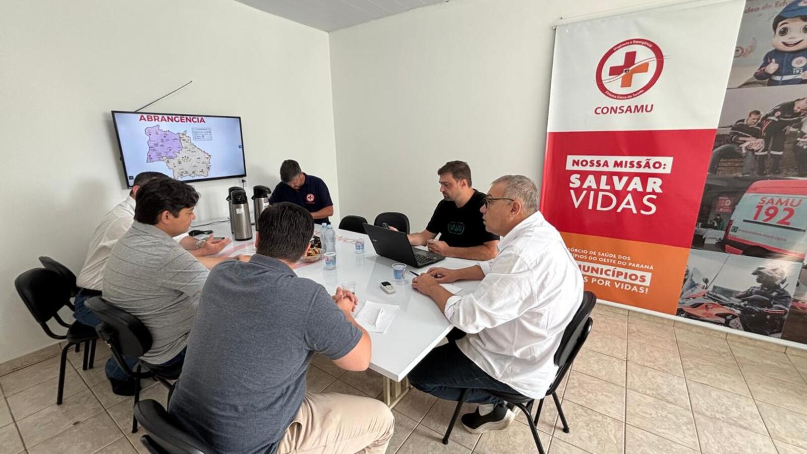 O prefeito Mario Costenaro e o secretário de Saúde Nilton Perlin se reuniram com o presidente do Consamu e prefeito de Corbélia, Thiago Stefanello, para deliberar sobre vários assuntos