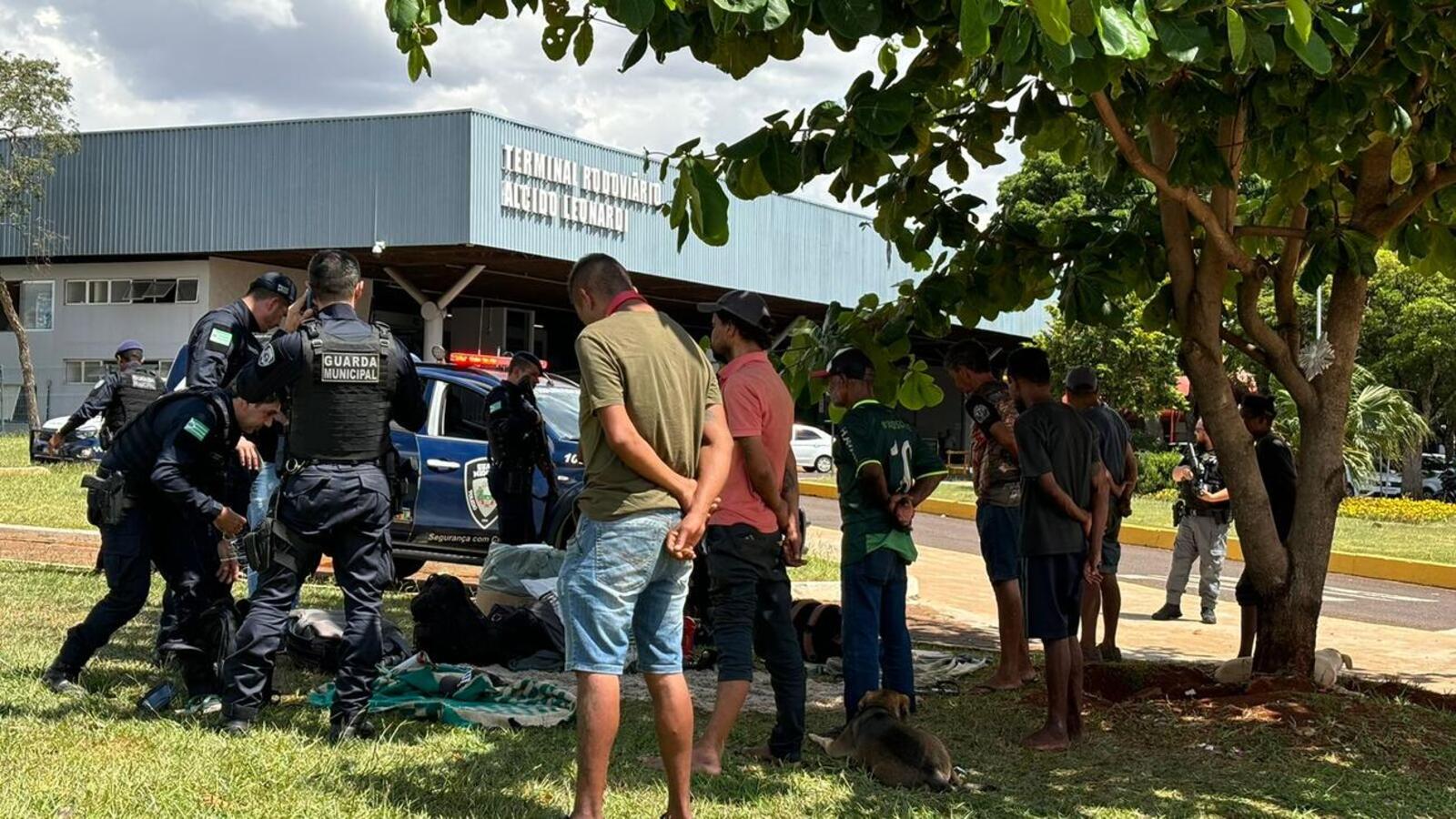 Secretaria de Segurança atende chamados sobre PSRs que estariam consumindo ilícitos e ameaçando pessoas que passavam nos locais