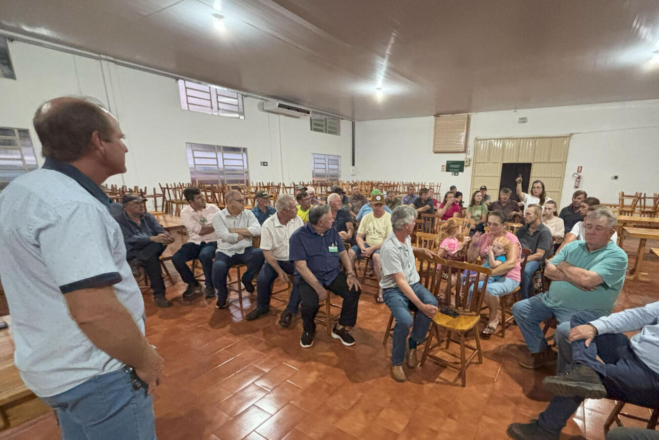 Prefeito Mario Costenaro e secretários se reuniram com a comunidade para ouvir as demandas mais urgentes
