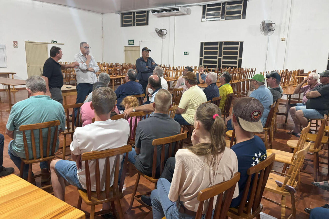 Prefeito Mario Costenaro e secretários se reuniram com a comunidade para ouvir as demandas mais urgentes