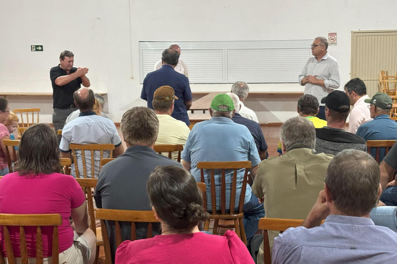 Prefeito Mario Costenaro e secretários se reuniram com a comunidade para ouvir as demandas mais urgentes