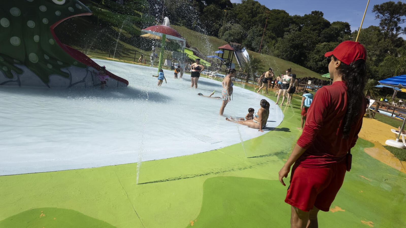 Com média de 250 visitantes por dia neste início de ano, o parque permanece aberto até final de março