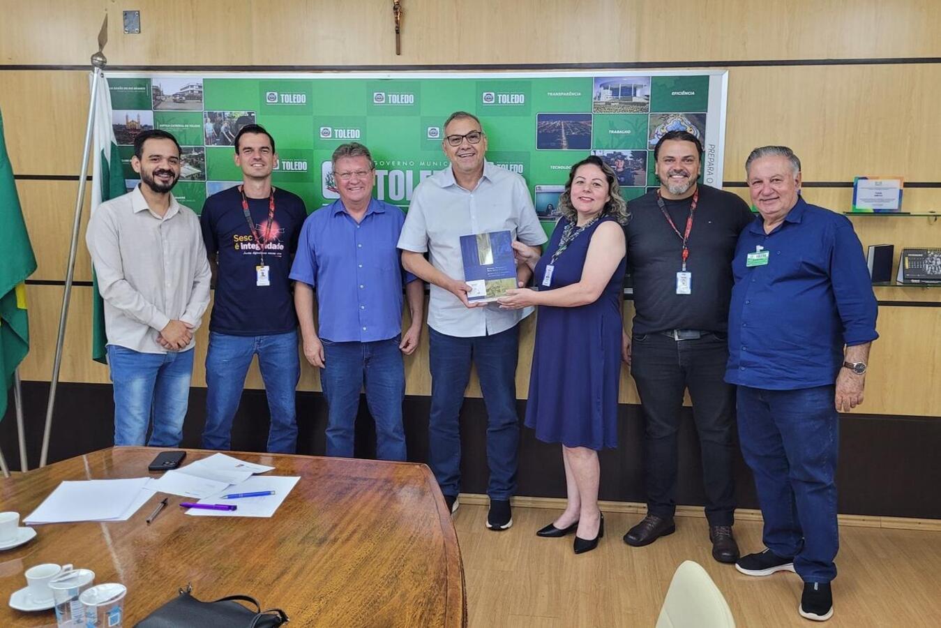 Encontro na manhã desta quarta (29) na Sala de Reuniões do Gabinete do Prefeito teve a presença de executivos de entidades que integram o Sistema Fecomércio/PR