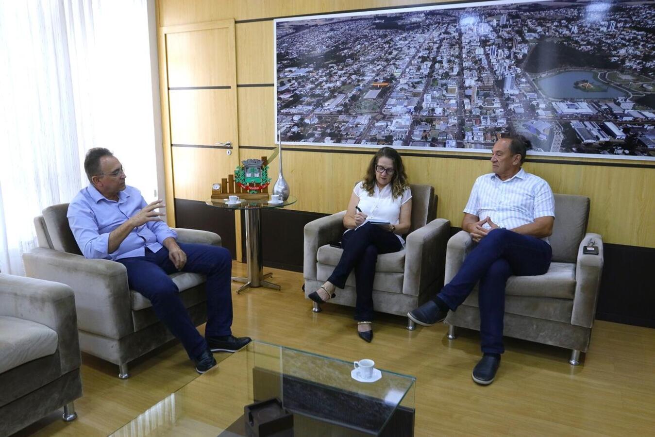 Assuntos de interesse mútuo foram tratados, na manhã desta quarta (22), em encontro entre o vice-prefeito, a secretária municipal da Educação e o chefe do NRE