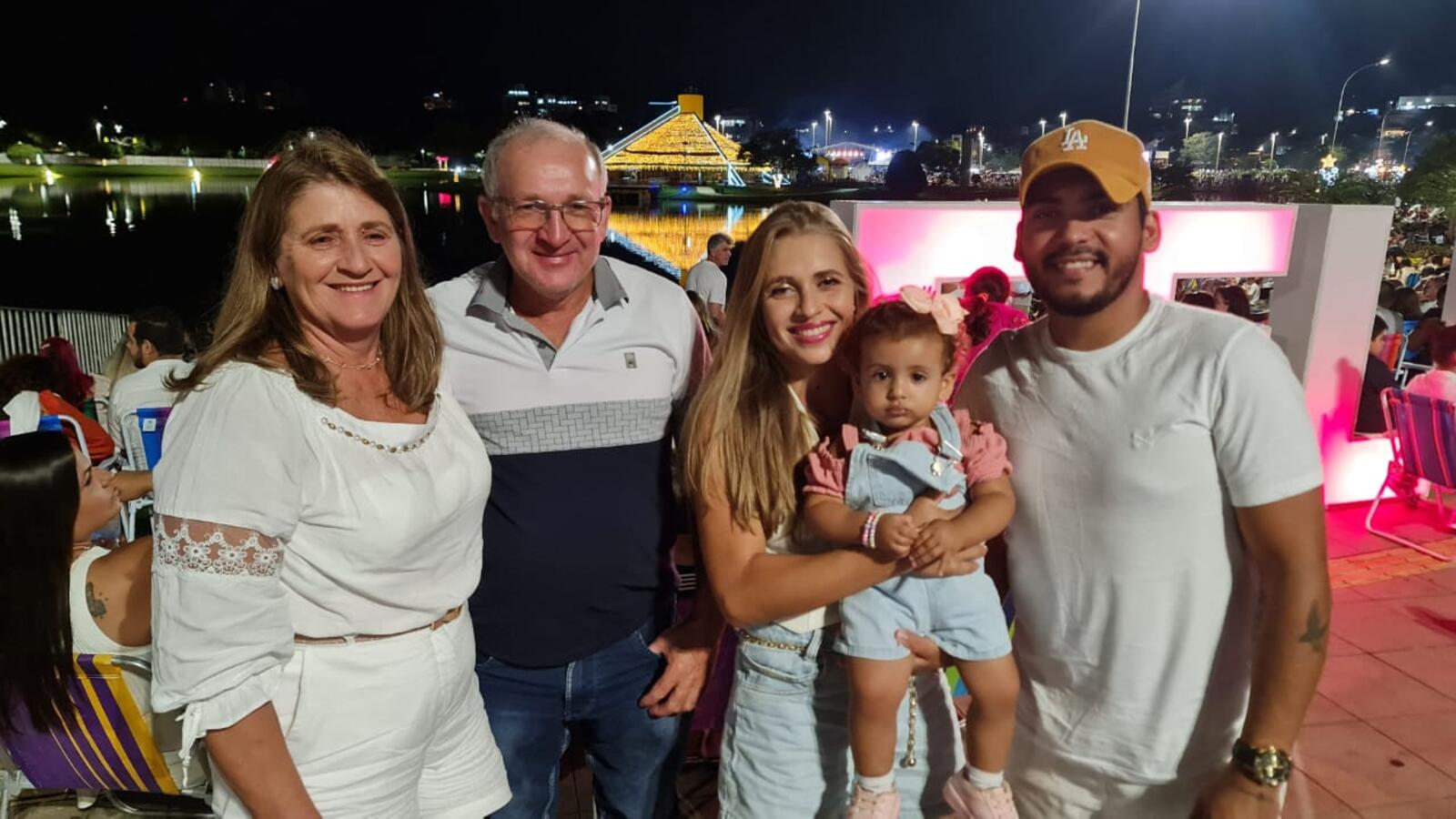 Cerca de 70 mil pessoas estiveram no Parque Ecológico Diva Paim Barth para prestigiar o tradicional réveillon, que teve queima de fogos com 16 minutos de duração