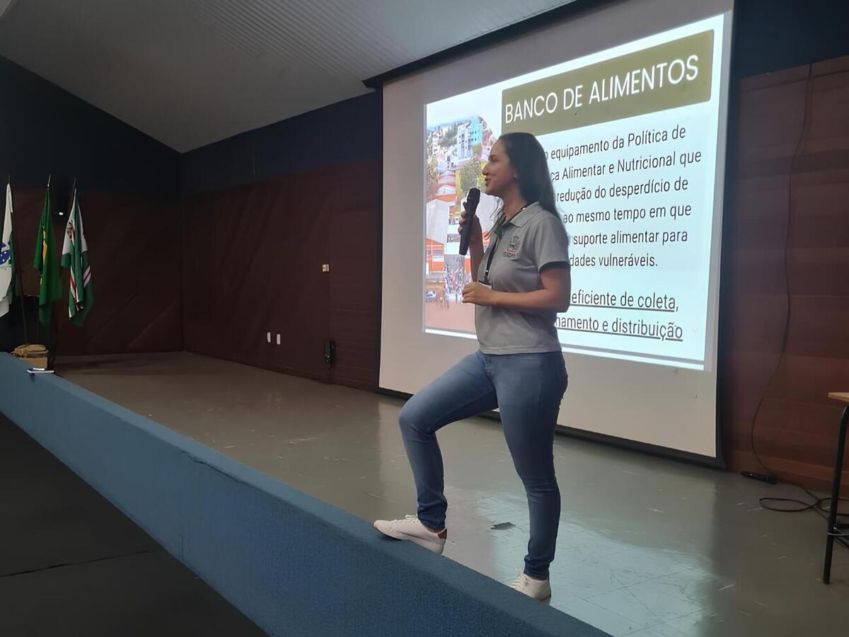 Profissionais que integram equipes puderam atualizar conhecimentos em evento realizado nesta segunda (27), durante o dia todo, no auditório do Ismael Sperafico