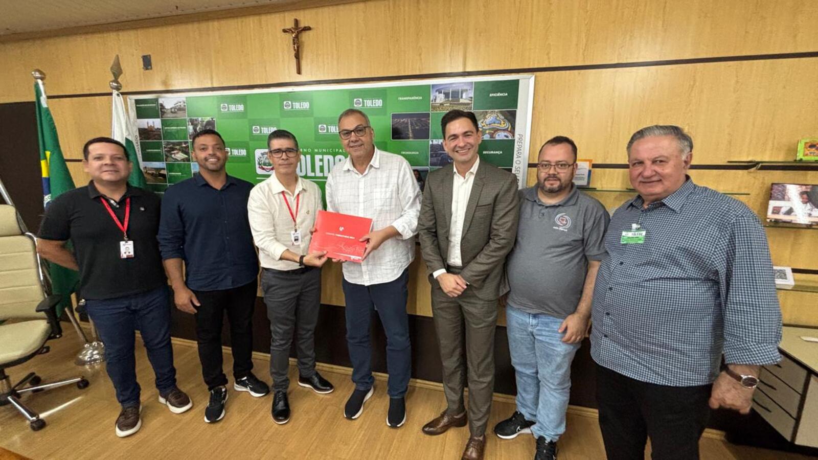 Comitiva visitou o prefeito Mario Costenaro e mostrou ainda o projeto de expansão da universidade com novos cursos na cidade