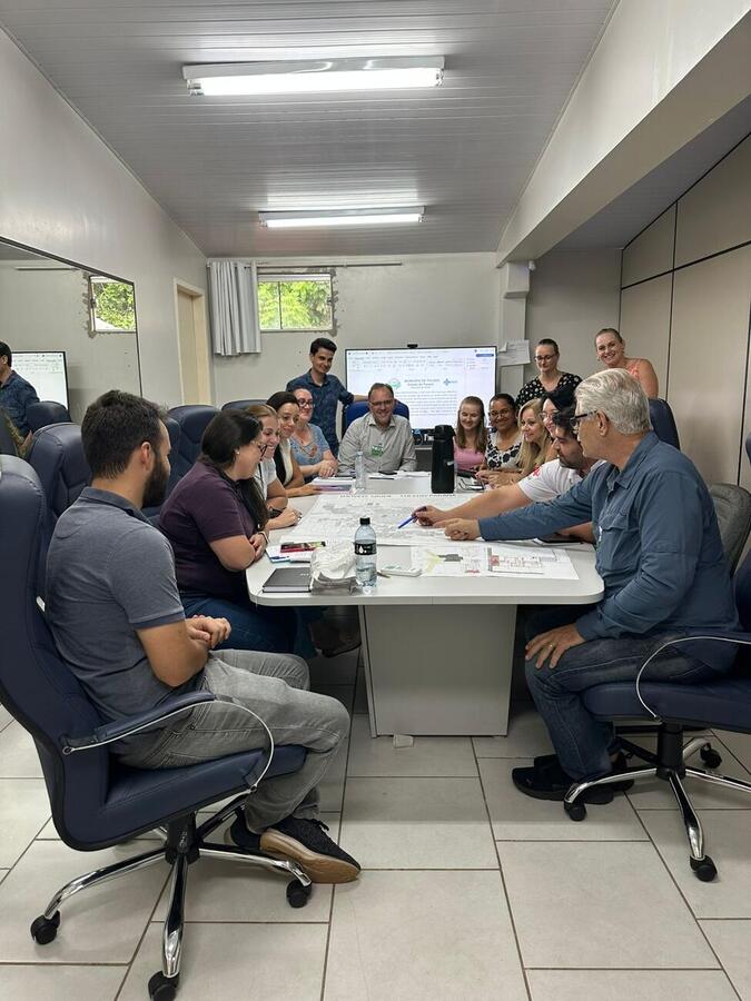 Nesta quarta-feira (5) a Secretaria de Planejamento, Habitação e Urbanismo se reuniu com a Secretaria da Saúde para discutir a prioridade de projetos