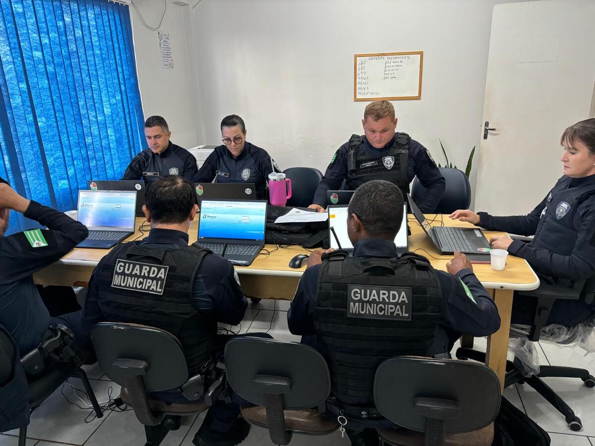 O curso foi realizado para tornar os profissionais qualificados para operar câmeras e sistemas de segurança da Central de Operações da Guarda Municipal de Toledo