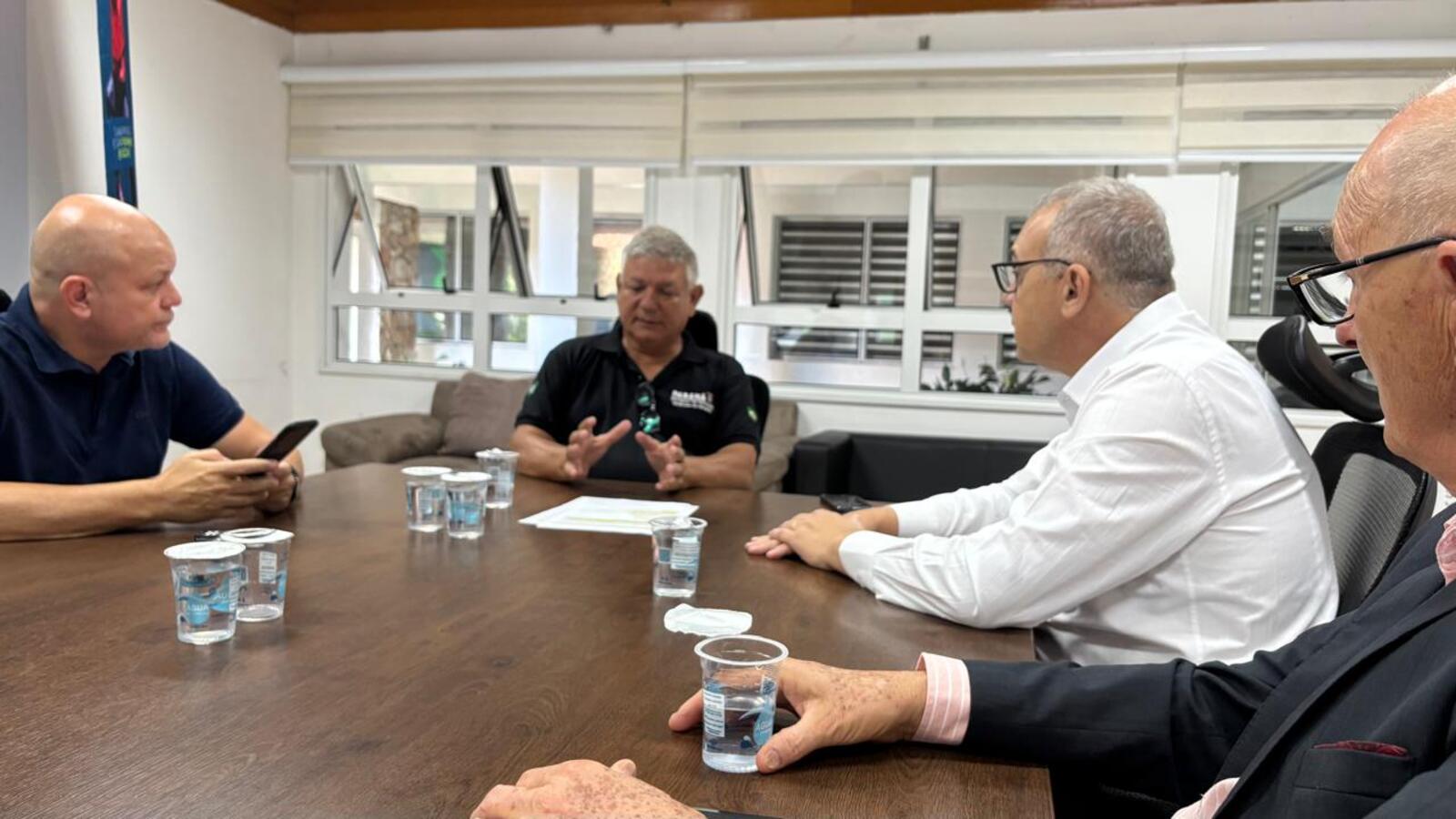 Presidente da Companhia de Habitação do Paraná, Jorge Lange, recebeu o prefeito Mario Costenaro nesta terça-feira (25)