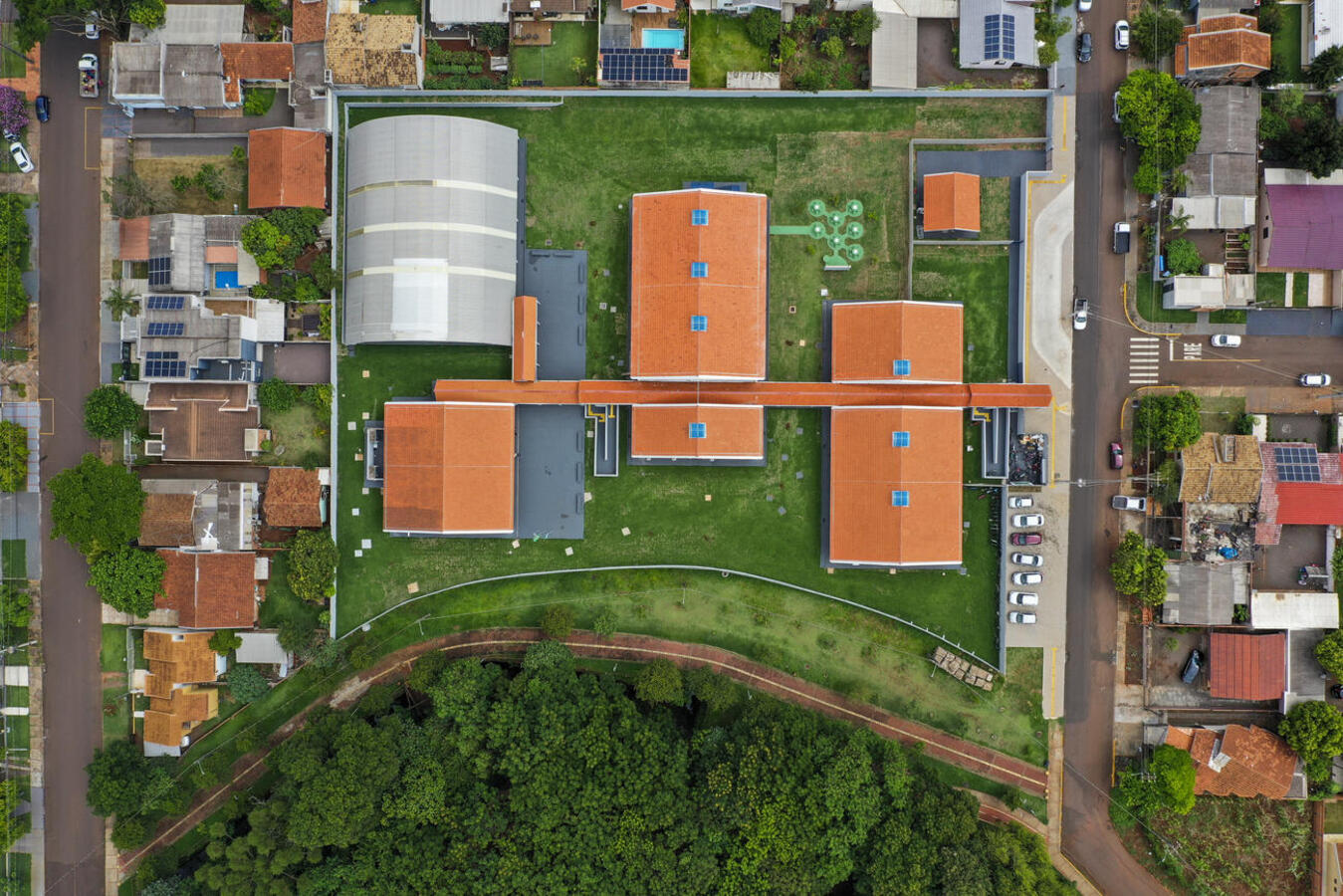Colégio Estadual Jardim Gisella foi entregue pessoalmente pelo governador do Paraná e autoridades estaduais e municipais