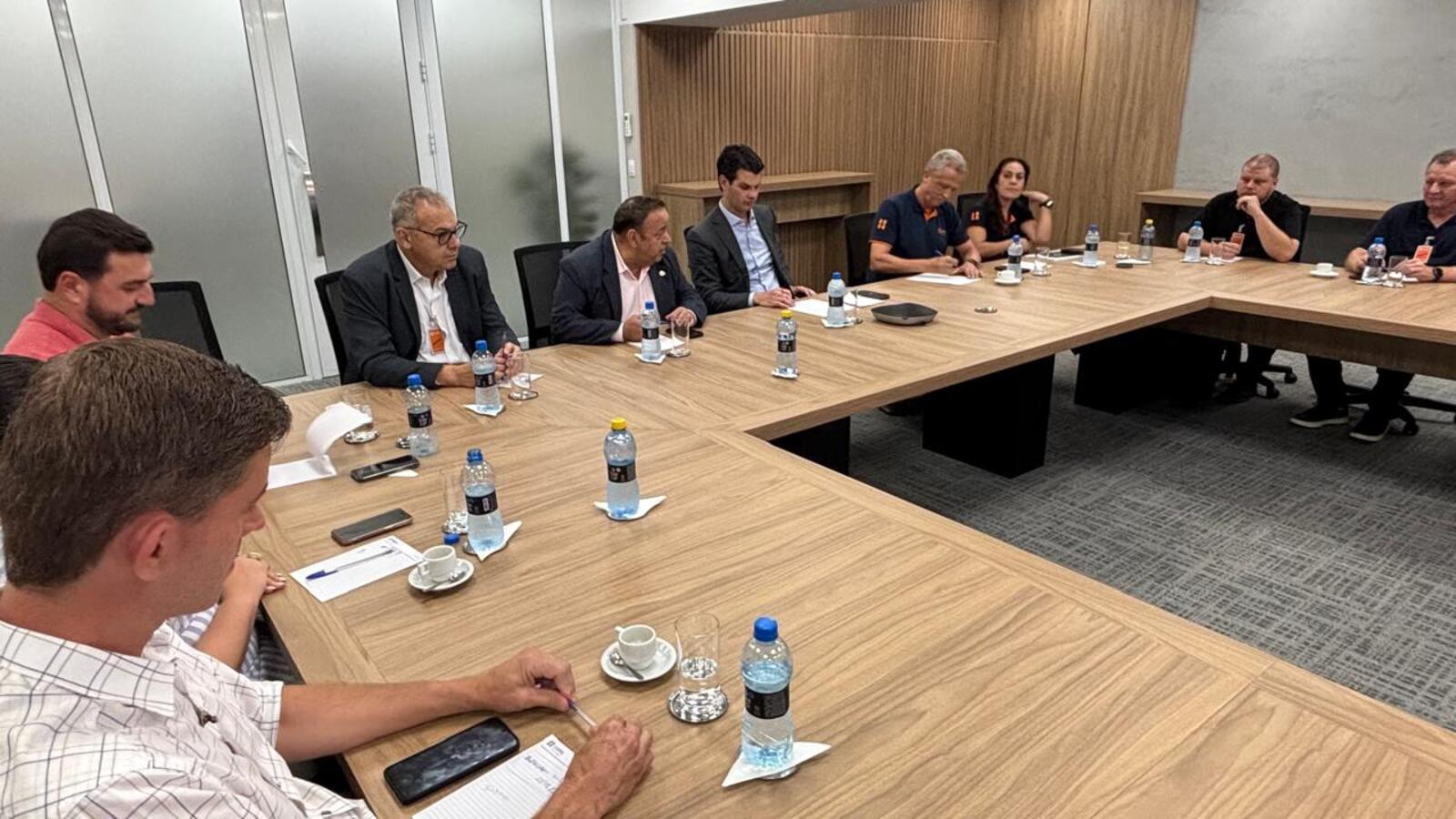 Encontro com o presidente da Copel, Daniel Pimentel Slaviero, serviu para mostrar as necessidades de Toledo sobre o setor (Crédito: Márcio Pimentel)
