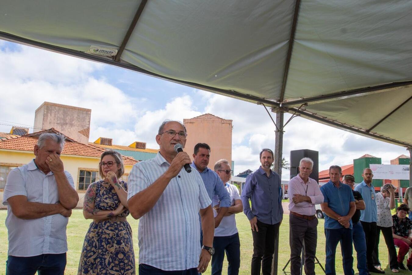 Foram entregues oito distribuidores de dejetos líquidos para associações que beneficiarão 41 famílias