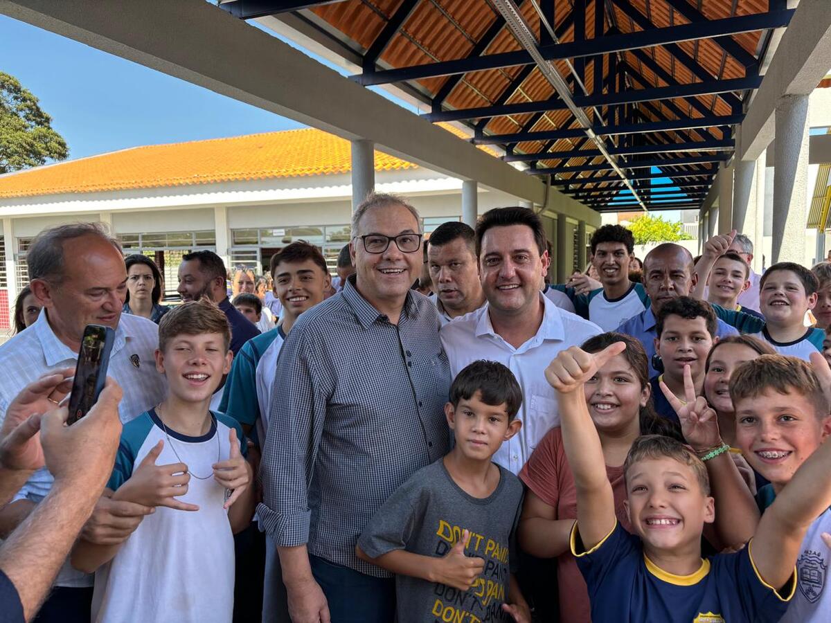 Colégio Estadual Jardim Gisella foi entregue pessoalmente pelo governador do Paraná e autoridades estaduais e municipais