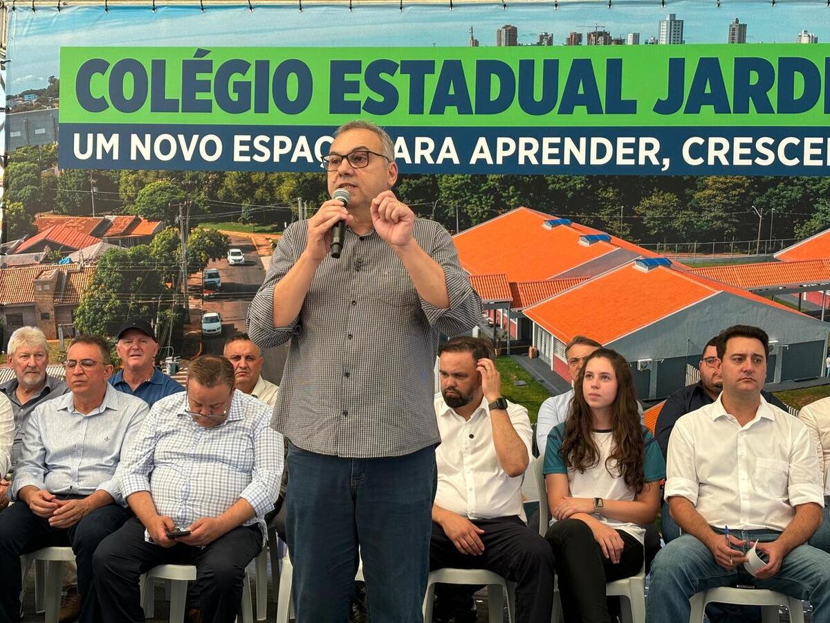 Colégio Estadual Jardim Gisella foi entregue pessoalmente pelo governador do Paraná e autoridades estaduais e municipais