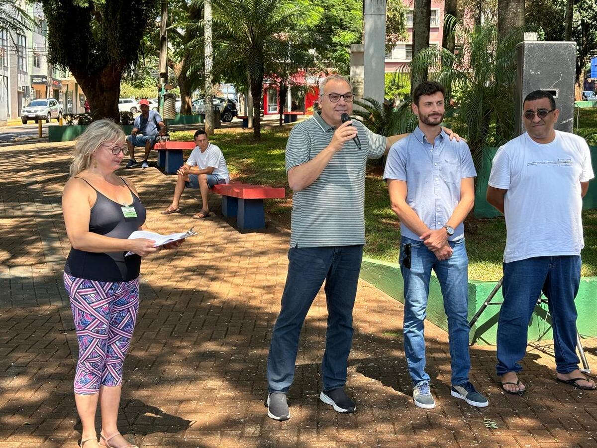 Ato foi realizado sábado (1º) na Praça Willy Barth, durante a Feira de Arte e Artesanato, e foi seguido por momento musical com professores da Casa da Cultura