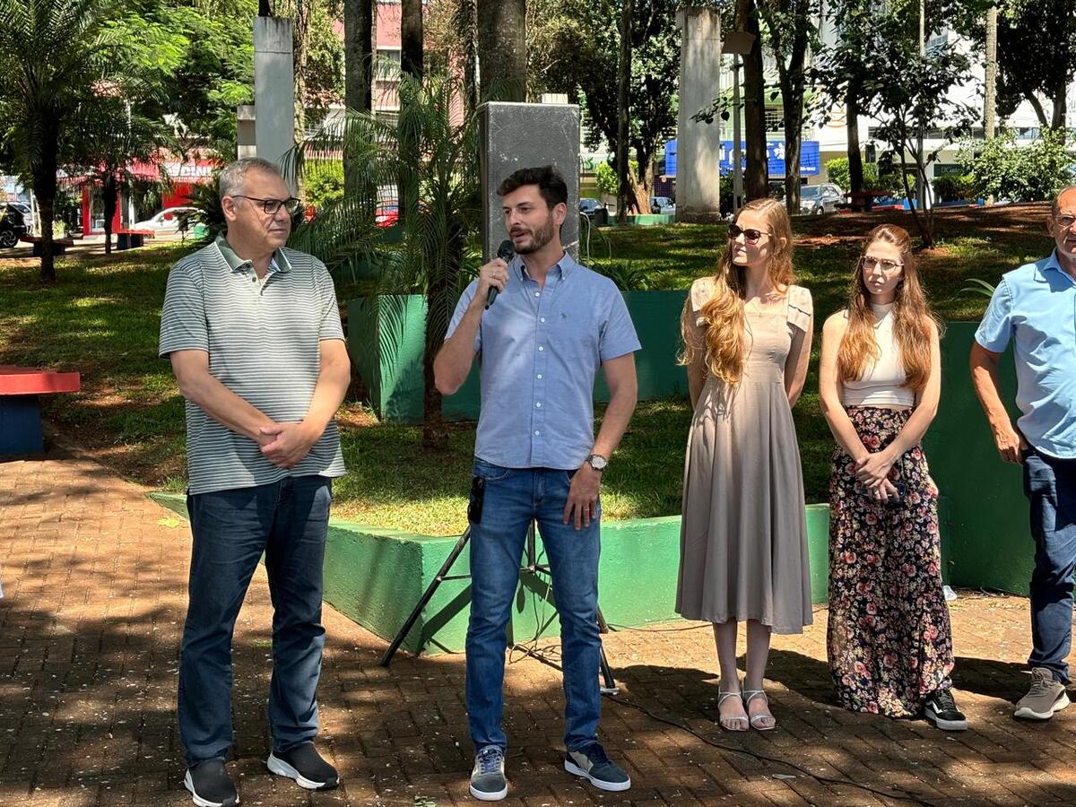 Ato foi realizado sábado (1º) na Praça Willy Barth, durante a Feira de Arte e Artesanato, e foi seguido por momento musical com professores da Casa da Cultura