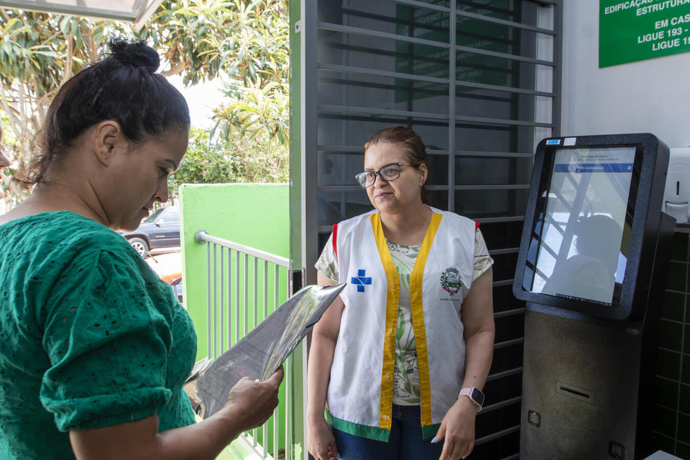 Equipamento organiza fluxo em espaço público que é referência na distribuição de medicamentos do Componente Especializado da Assistência Farmacêutica (Ceaf)