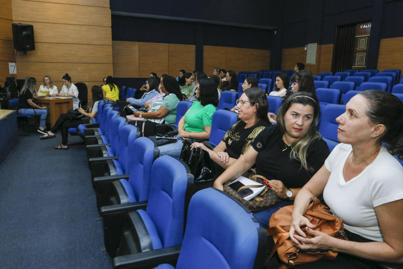 A Secretaria de Recursos Humanos de Toledo se reuniu com os 26 novos servidores para apresentar orientações e concretizar a posse dos profissionais