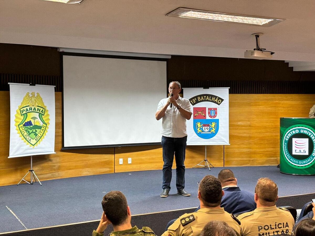 O vice-prefeito Lucio De Marchi discursou após a cerimônia de passagem do 19º Batalhão de Polícia Militar