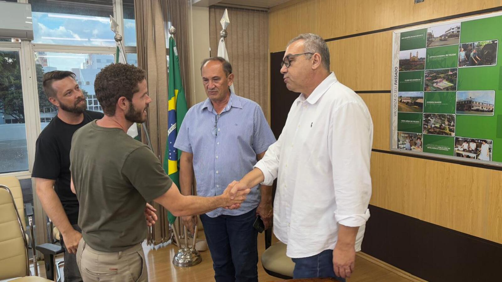 Entidade que realizou diversas ações solidárias no município se reuniu com o prefeito na Sala de Reuniões do Gabinete do Prefeito