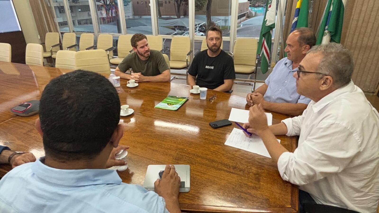 Entidade que realizou diversas ações solidárias no município se reuniu com o prefeito na Sala de Reuniões do Gabinete do Prefeito