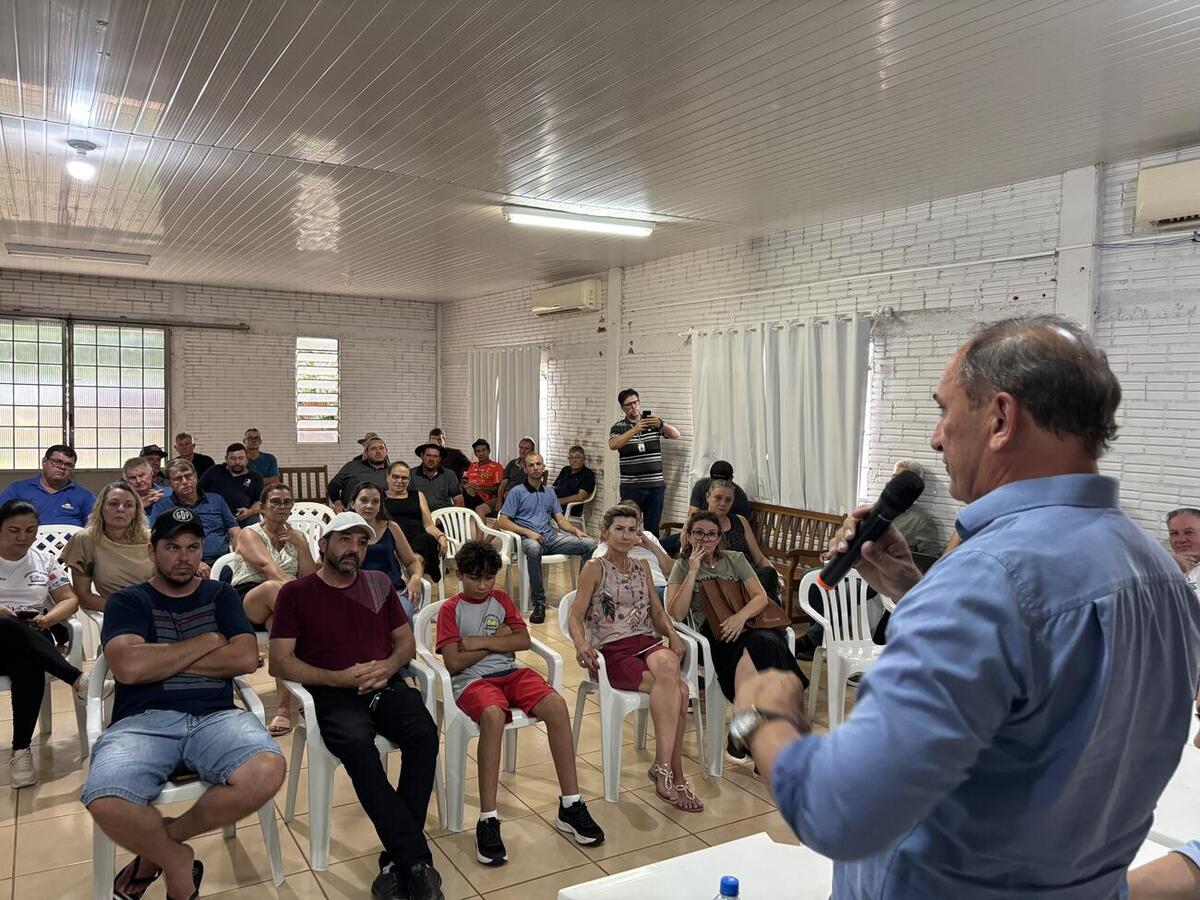 Asfalto, água, reforma em escolas, entre outros assuntos foram discutidos entre a equipe da Prefeitura de Toledo e as comunidades do interior