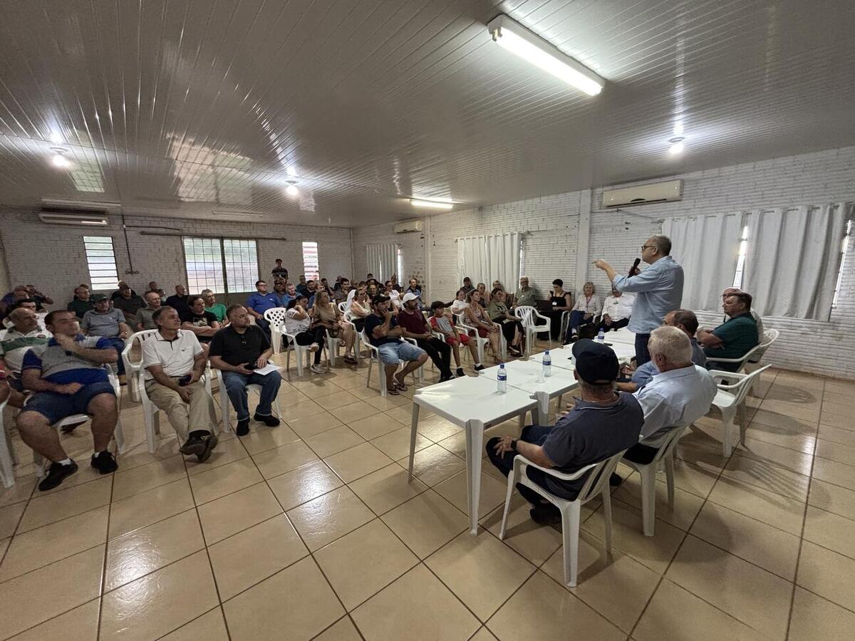 Asfalto, água, reforma em escolas, entre outros assuntos foram discutidos entre a equipe da Prefeitura de Toledo e as comunidades do interior