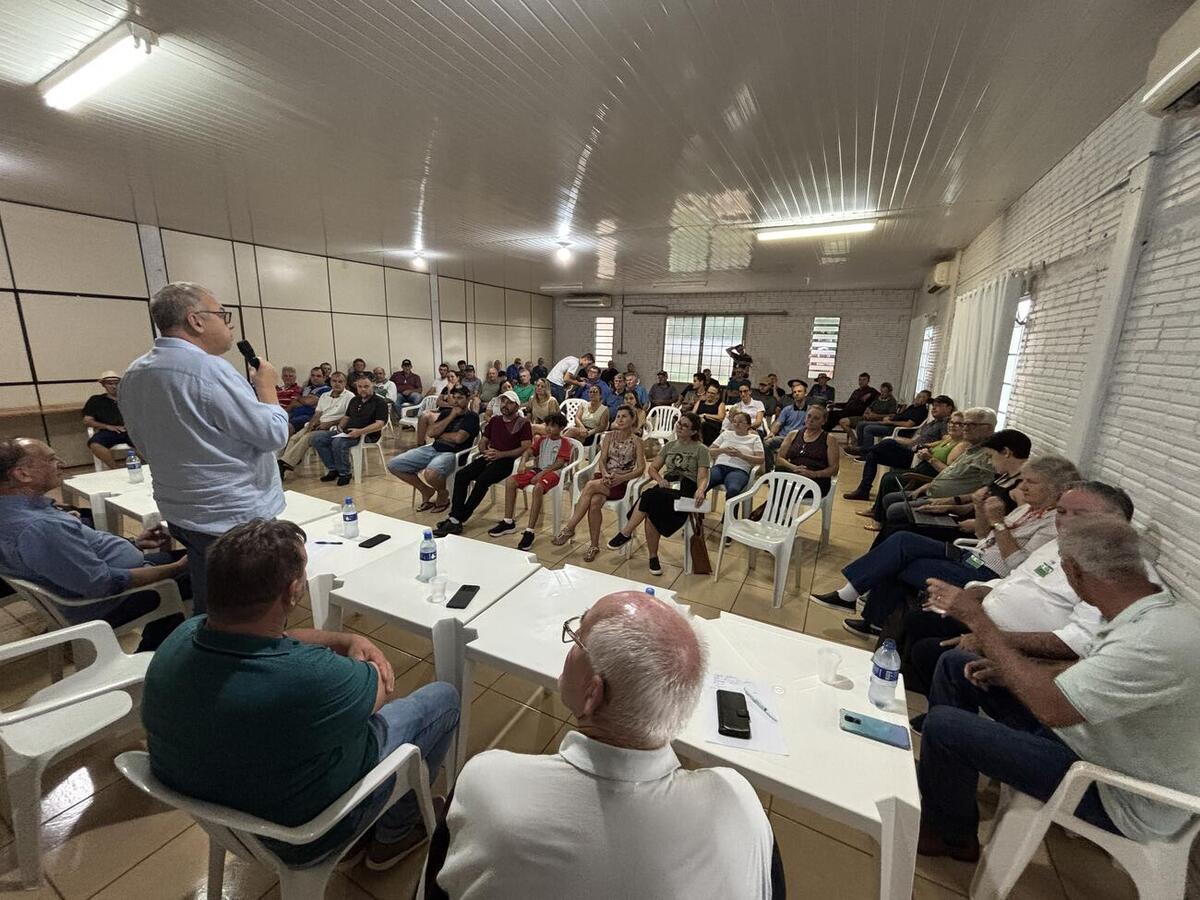 Asfalto, água, reforma em escolas, entre outros assuntos foram discutidos entre a equipe da Prefeitura de Toledo e as comunidades do interior