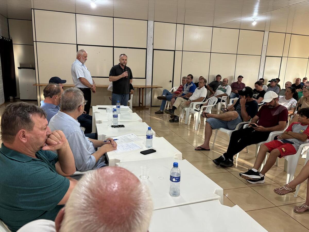 Asfalto, água, reforma em escolas, entre outros assuntos foram discutidos entre a equipe da Prefeitura de Toledo e as comunidades do interior