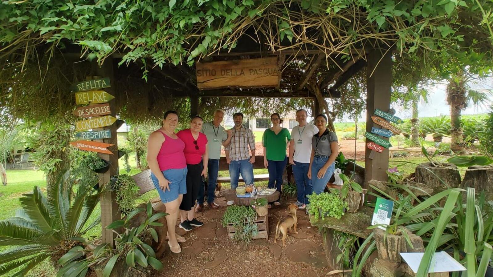 Uma equipe da Secretaria de Agronegócio, de Inovação, Turismo e Desenvolvimento Econômico de Toledo conheceram as estruturas de três queijarias do município